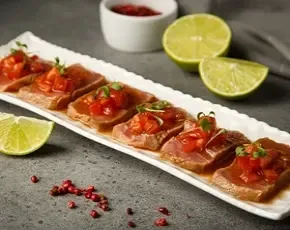Татаки тунец, томаты и трюфельный соус в CulinaryOn