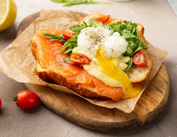 Бранч отчаянных домохозяек 2.0: тартар из сибаса, яйца Бенедикт и вишнёвый пирог | 18+ в CulinaryOn