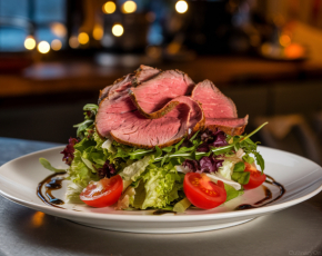 Салат с ростбифом под соусом Кровавая Мэри в CulinaryOn